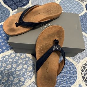 Vionic Size 9 Sandals